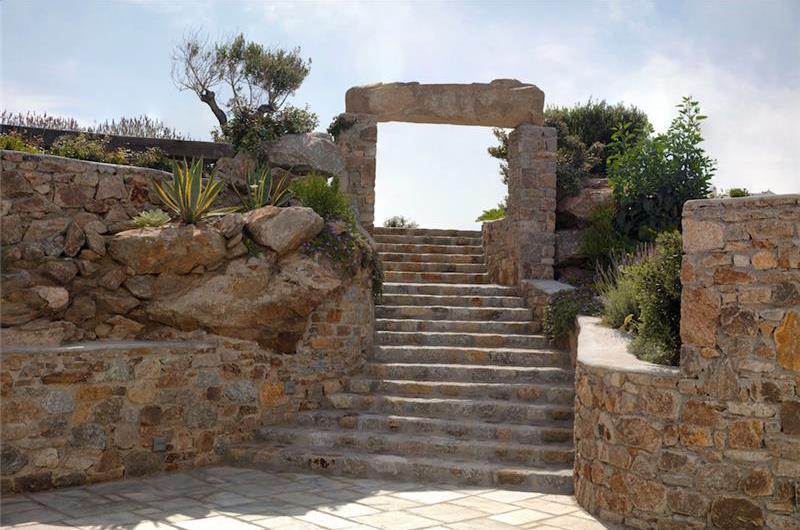 6 bedroom villa with pool in Agios Lazaros, Mykonos, sleeps up to 16