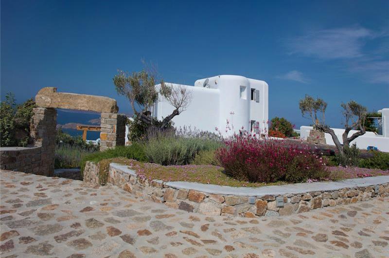 6 bedroom villa with pool in Agios Lazaros, Mykonos, sleeps up to 16
