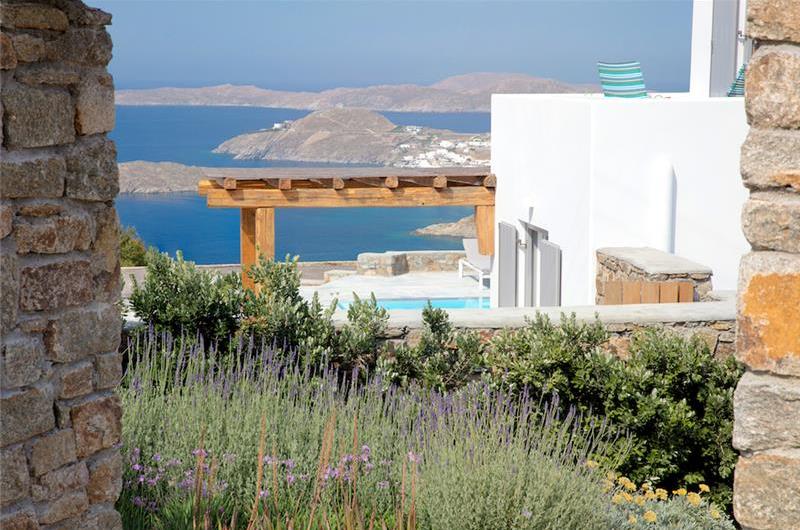 6 bedroom villa with pool in Agios Lazaros, Mykonos, sleeps up to 16