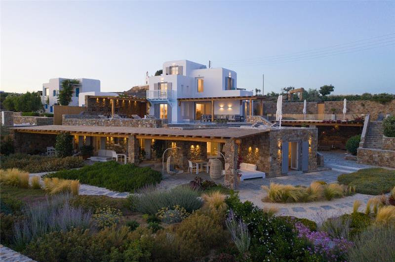 6 bedroom villa with pool in Agios Lazaros, Mykonos, sleeps up to 16