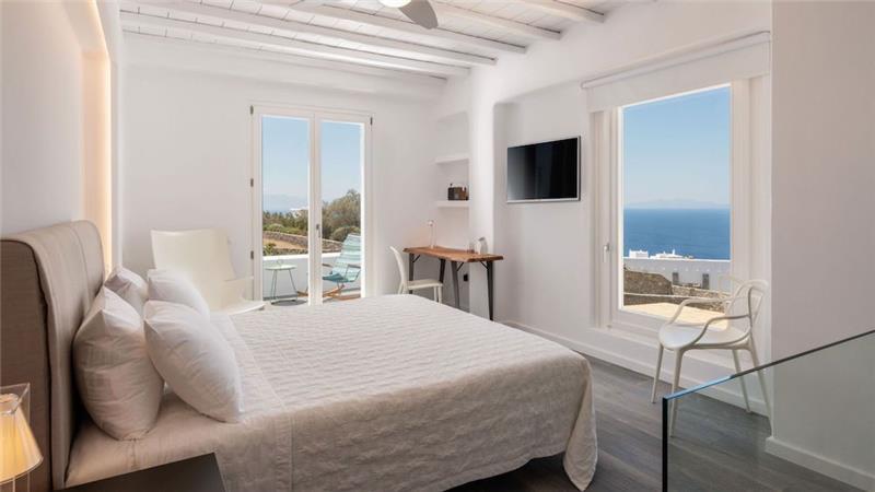 6 bedroom villa with pool in Agios Lazaros, Mykonos, sleeps up to 16