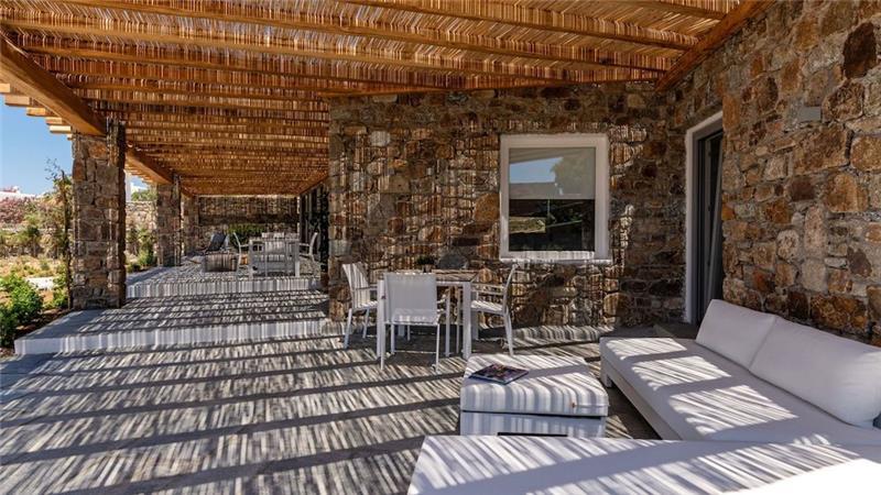 6 bedroom villa with pool in Agios Lazaros, Mykonos, sleeps up to 16