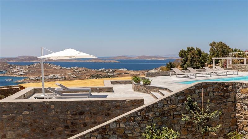 6 bedroom villa with pool in Agios Lazaros, Mykonos, sleeps up to 16