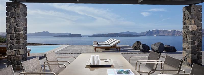 Beachfront villa in Santorini, photograph 1