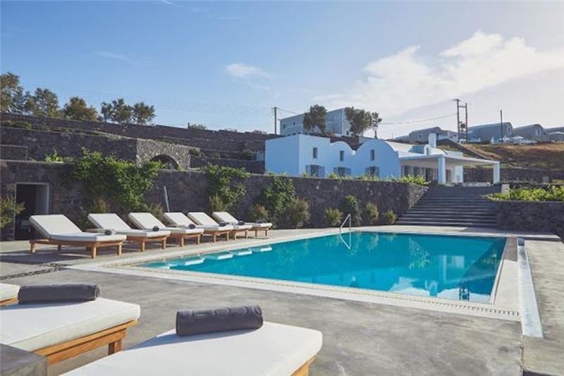 Beachfront villa in Santorini, photograph 3