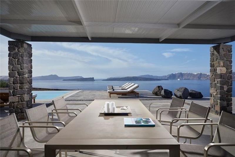 Beachfront villa in Santorini, photograph 5