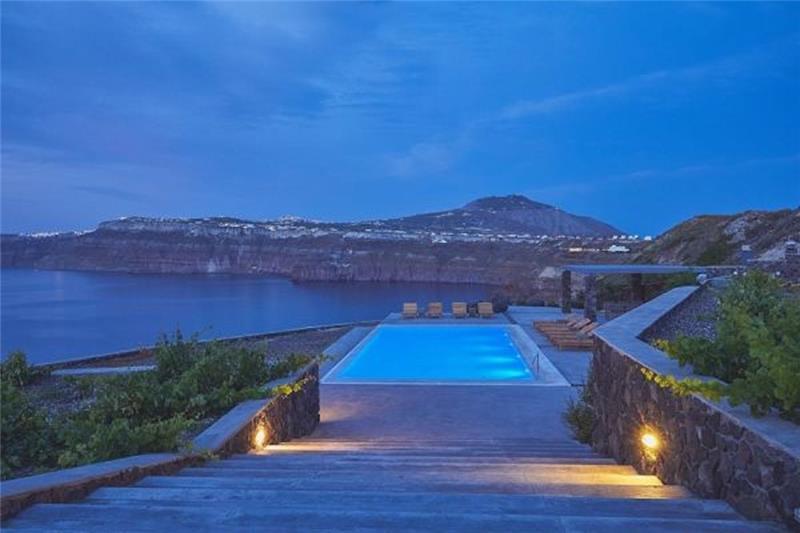 Beachfront villa in Santorini, photograph 26