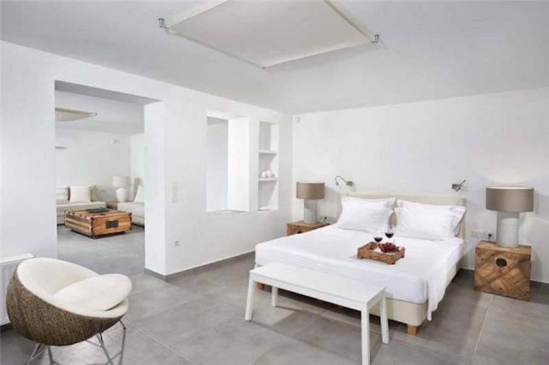 Beachfront villa in Santorini, photograph 16