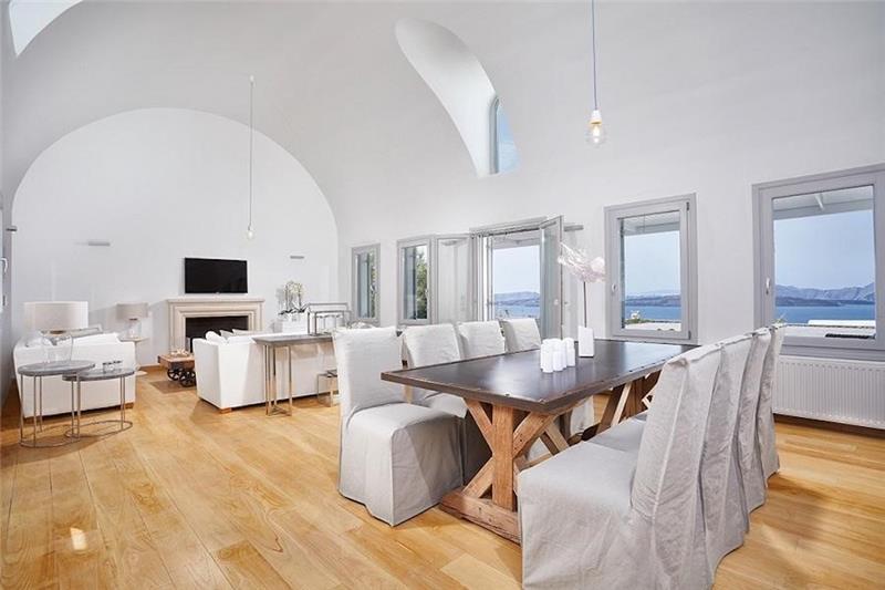 Beachfront villa in Santorini, photograph 8