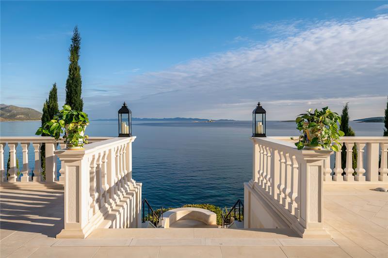 Beachfront villa in Orebic, photograph 2