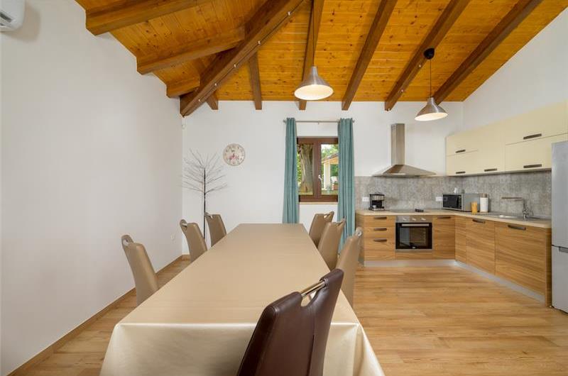 4 bedroom villa bedroom with pool, Svetvinčenat, Istria, sleeps 8
