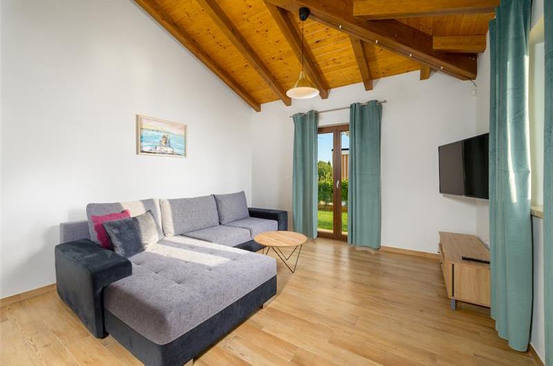 4 bedroom villa bedroom with pool, Svetvinčenat, Istria, sleeps 8