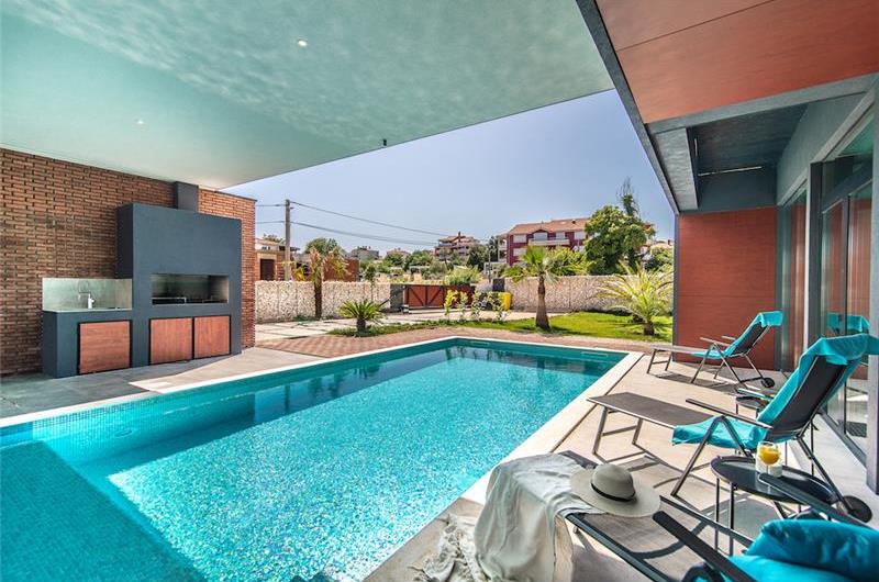4 bedroom villa with pool near Pula, Istria, sleeps 8