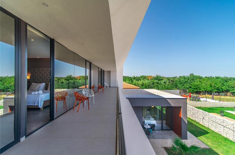4 bedroom villa with pool near Pula, Istria, sleeps 8