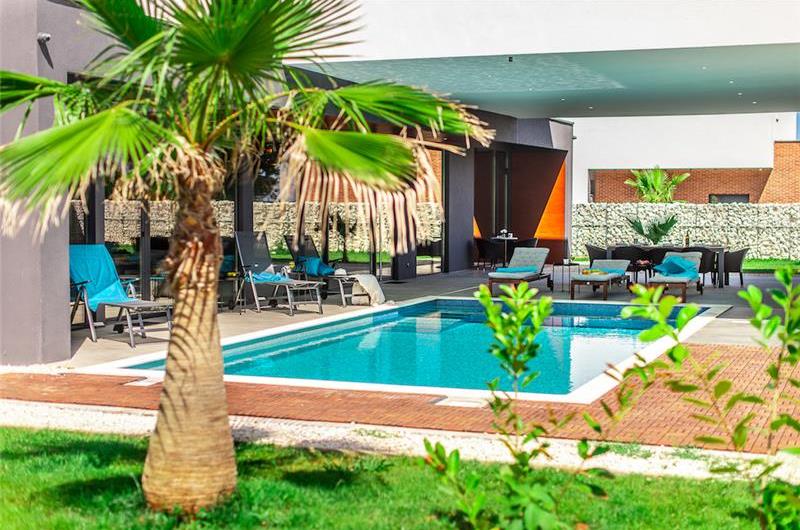 4 bedroom villa with pool near Pula, Istria, sleeps 8