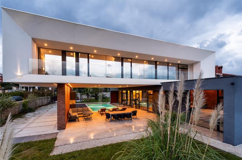 4 bedroom villa with pool near Pula, Istria, sleeps 8