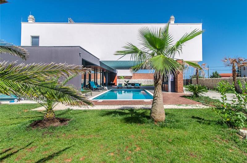 4 bedroom villa with pool near Pula, Istria, sleeps 8
