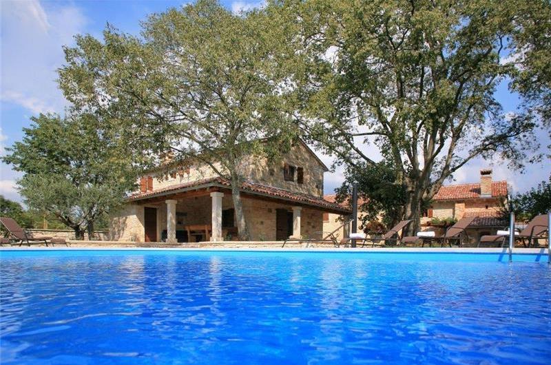 4 bedroom villa with pool near Svetvinčenat, Istria, sleeps 10