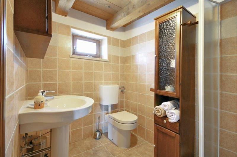 4 bedroom villa with pool near Svetvinčenat, Istria, sleeps 10