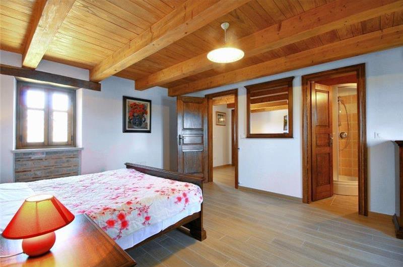 4 bedroom villa with pool near Svetvinčenat, Istria, sleeps 10