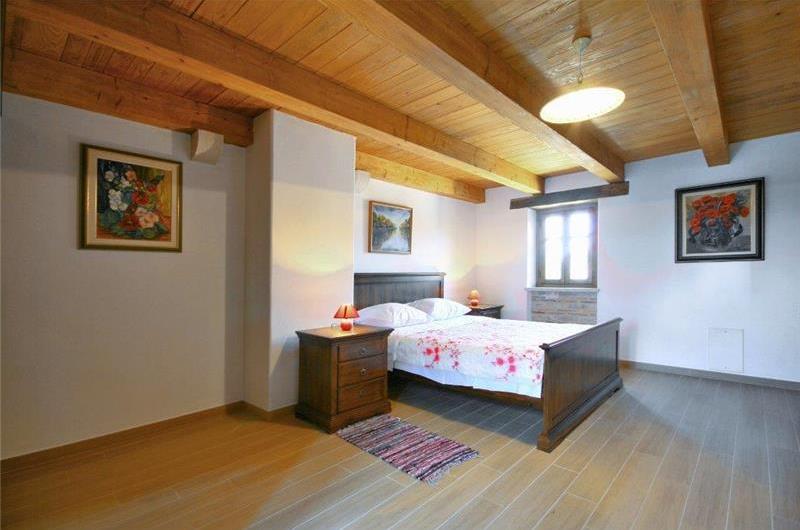 4 bedroom villa with pool near Svetvinčenat, Istria, sleeps 10