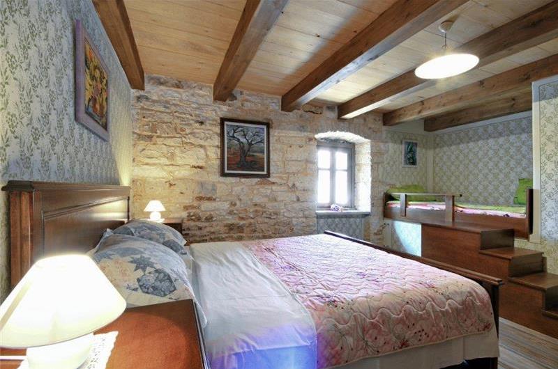 4 bedroom villa with pool near Svetvinčenat, Istria, sleeps 10