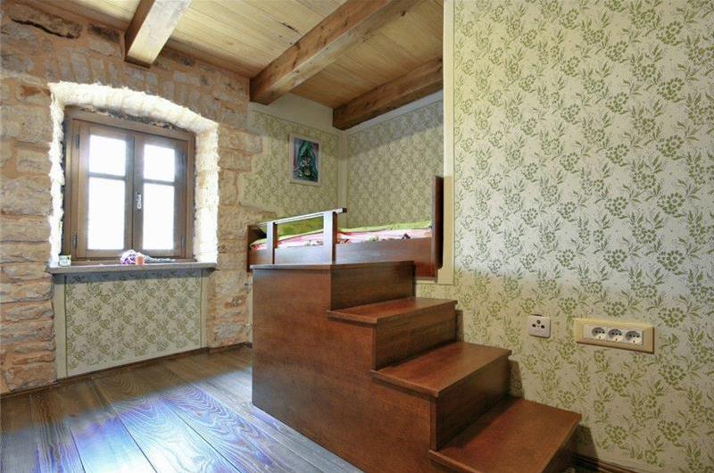4 bedroom villa with pool near Svetvinčenat, Istria, sleeps 10