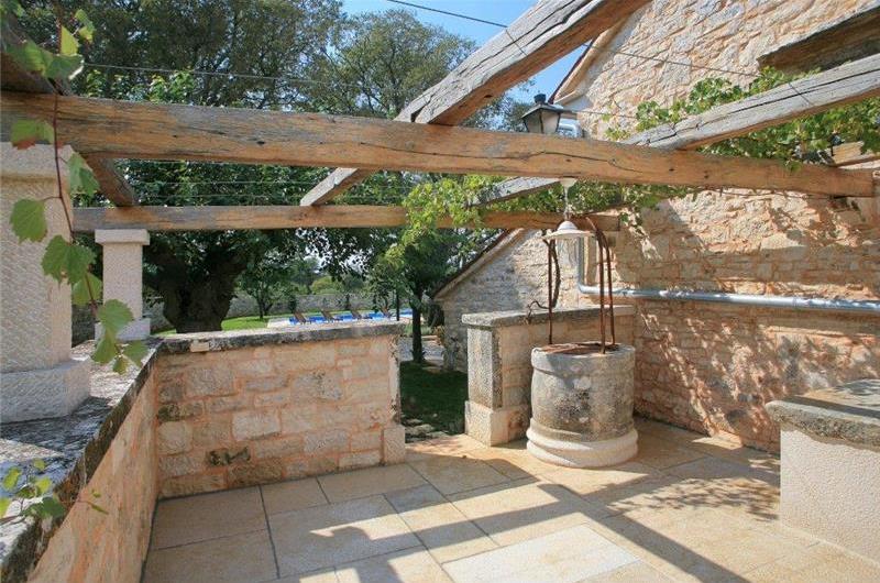 4 bedroom villa with pool near Svetvinčenat, Istria, sleeps 10