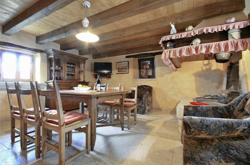4 bedroom villa with pool near Svetvinčenat, Istria, sleeps 10