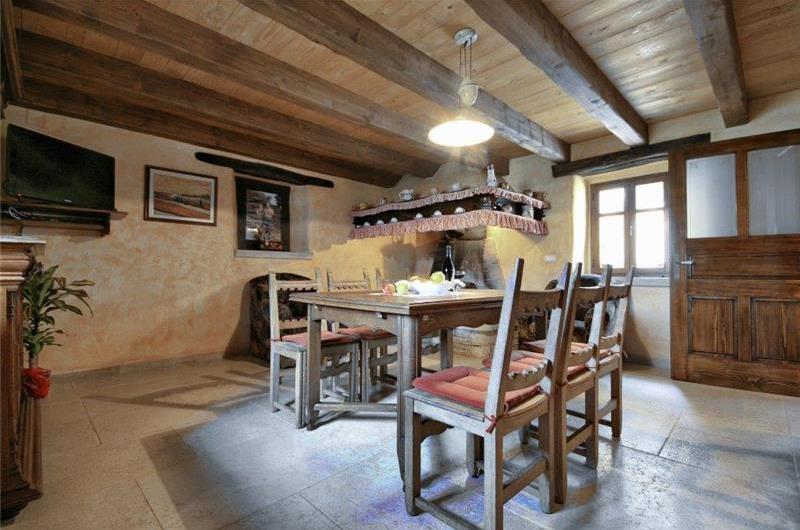 4 bedroom villa with pool near Svetvinčenat, Istria, sleeps 10