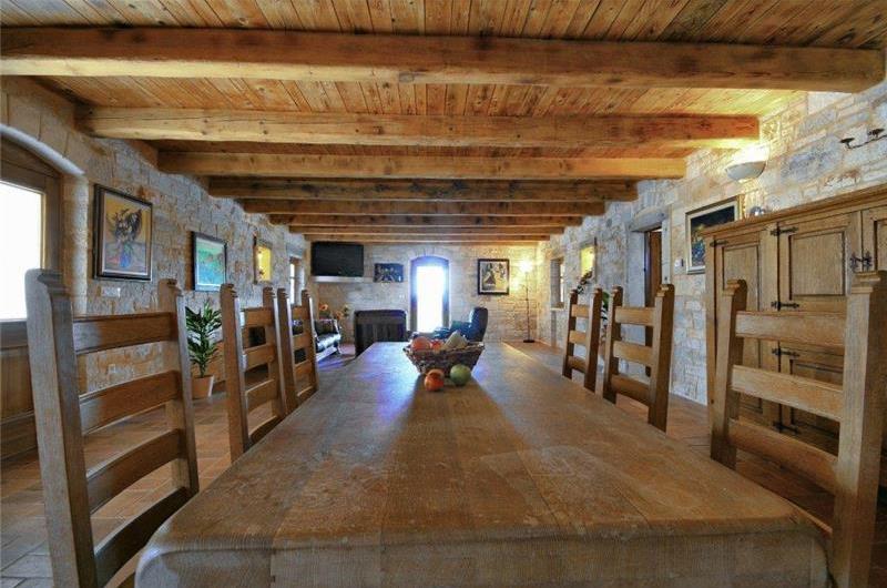 4 bedroom villa with pool near Svetvinčenat, Istria, sleeps 10