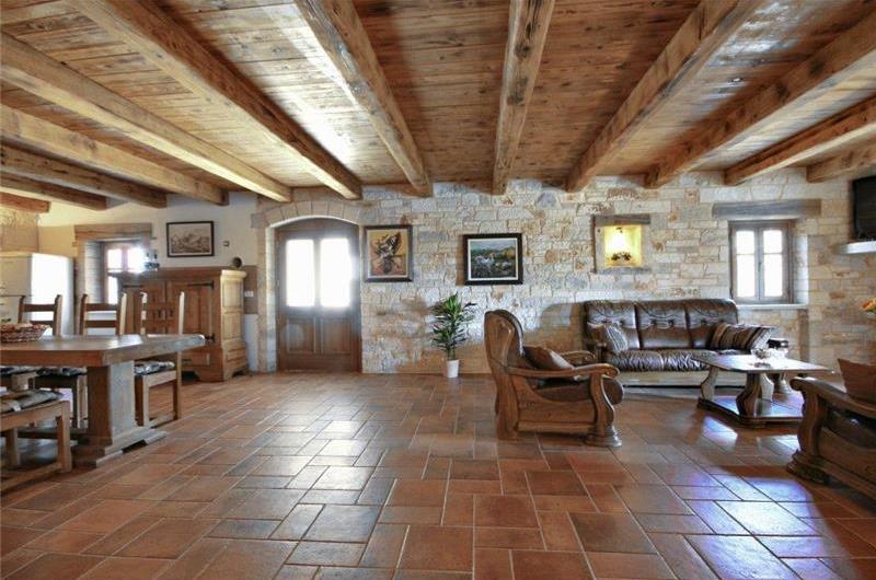 4 bedroom villa with pool near Svetvinčenat, Istria, sleeps 10