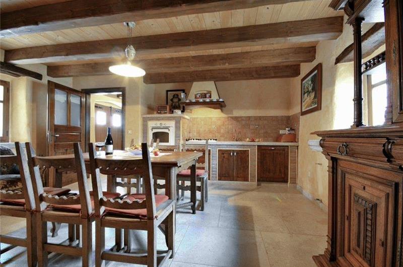 4 bedroom villa with pool near Svetvinčenat, Istria, sleeps 10