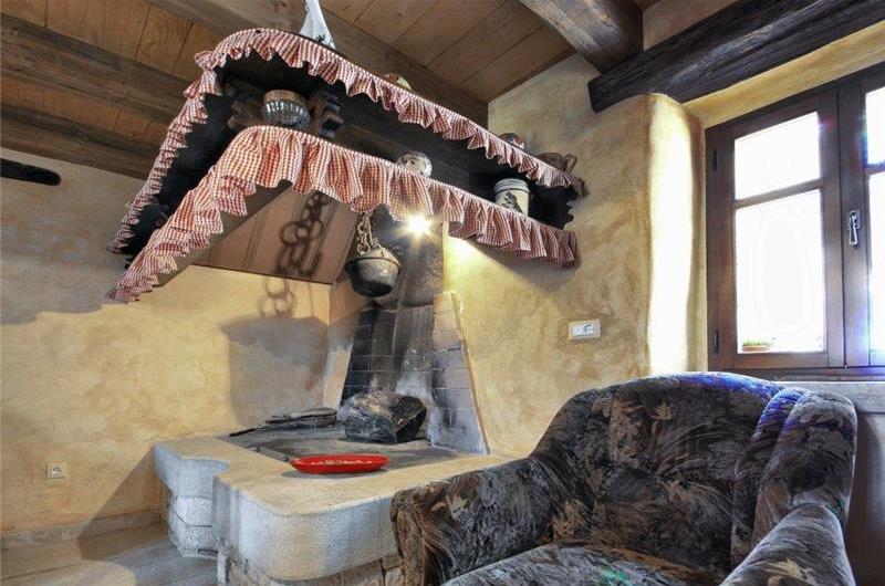 4 bedroom villa with pool near Svetvinčenat, Istria, sleeps 10