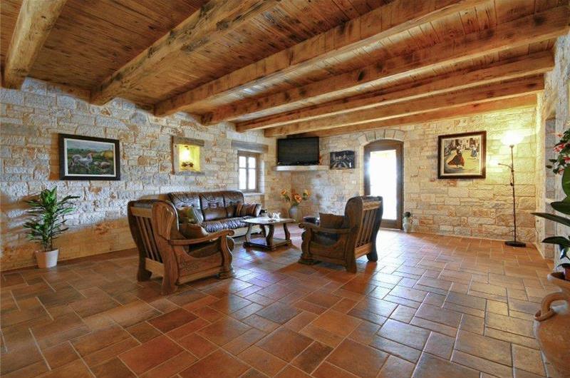 4 bedroom villa with pool near Svetvinčenat, Istria, sleeps 10