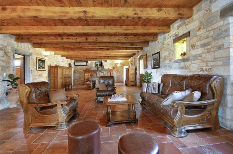 4 bedroom villa with pool near Svetvinčenat, Istria, sleeps 10