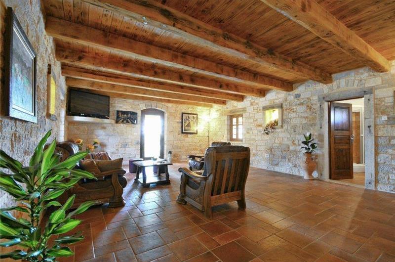 4 bedroom villa with pool near Svetvinčenat, Istria, sleeps 10