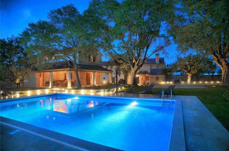 4 bedroom villa with pool near Svetvinčenat, Istria, sleeps 10