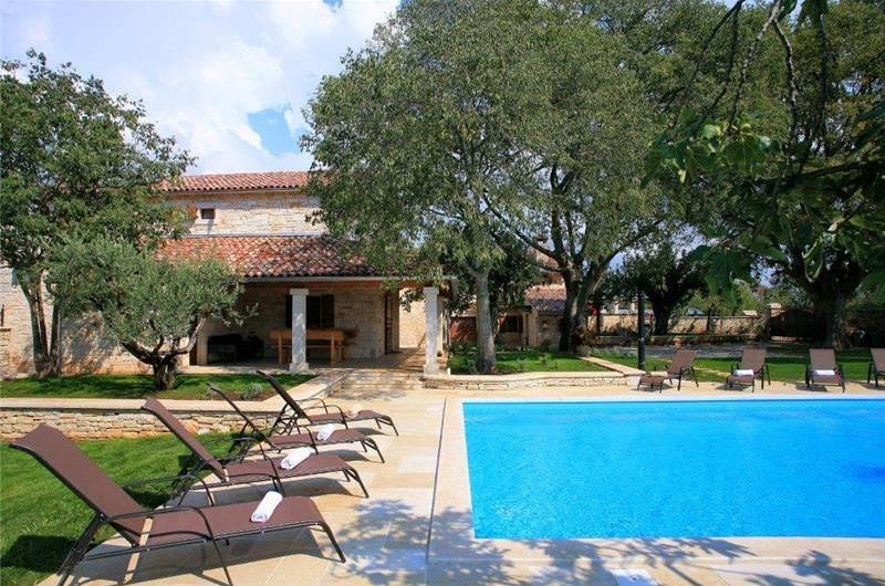 4 bedroom villa with pool near Svetvinčenat, Istria, sleeps 10