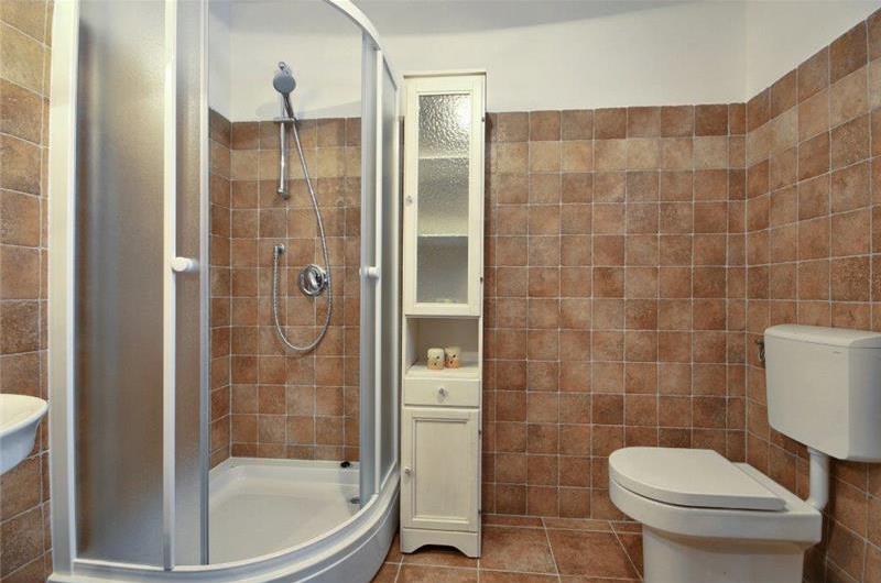 4 bedroom villa with pool near Svetvinčenat, Istria, sleeps 10