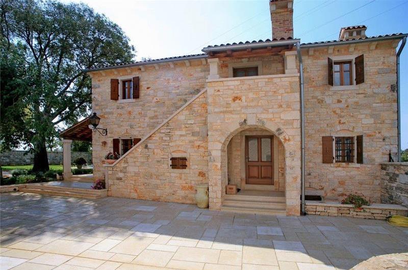 4 bedroom villa with pool near Svetvinčenat, Istria, sleeps 10