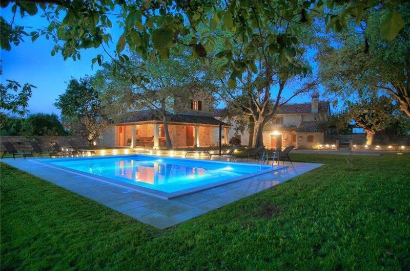 4 bedroom villa with pool near Svetvinčenat, Istria, sleeps 10