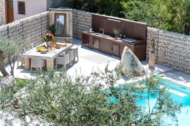 4 bedroom villa with indoor and outdoor pools in Galižana, Istria, sleeps up to 8