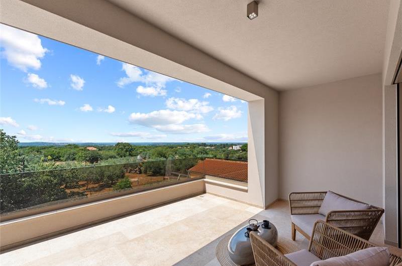 4 bedroom villa with indoor and outdoor pools in Galižana, Istria, sleeps up to 8