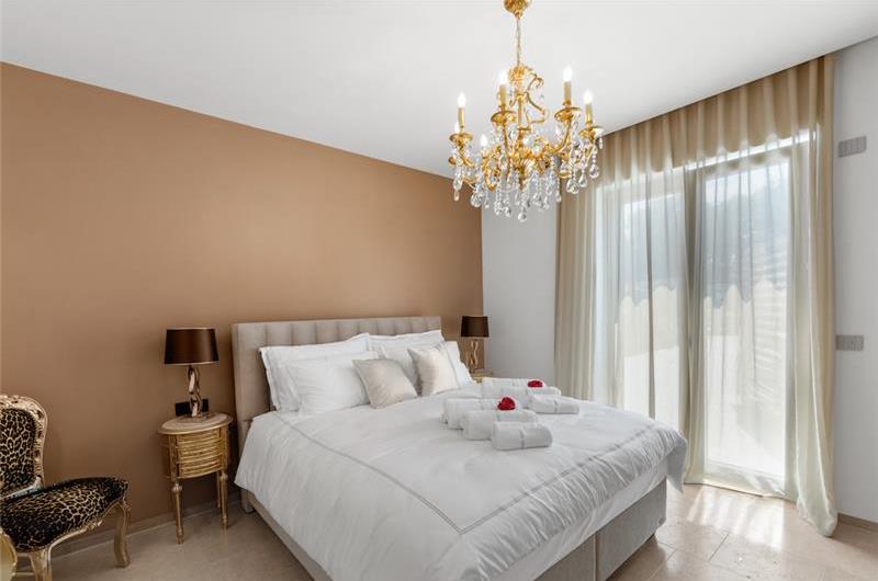 4 bedroom villa with indoor and outdoor pools in Galižana, Istria, sleeps up to 8
