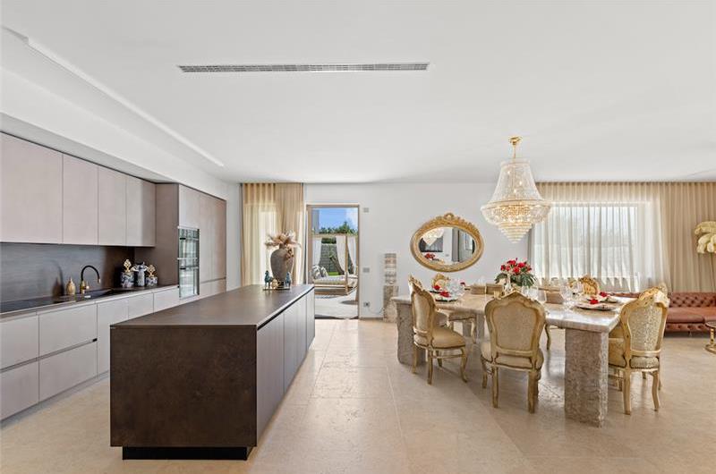 4 bedroom villa with indoor and outdoor pools in Galižana, Istria, sleeps up to 8