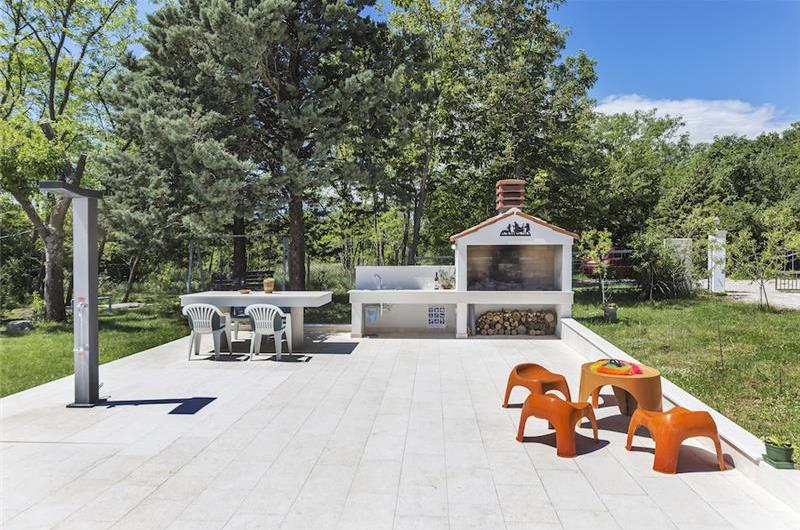 6 bedroom villa with pool near Labin, Istria, sleeps 12