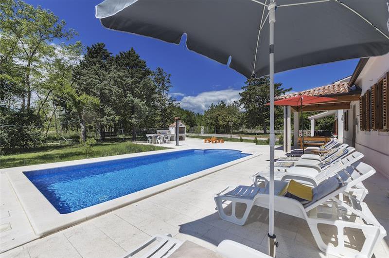 6 bedroom villa with pool near Labin, Istria, sleeps 12