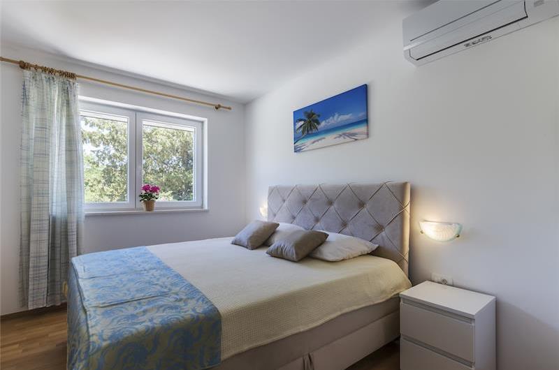 6 bedroom villa with pool near Labin, Istria, sleeps 12