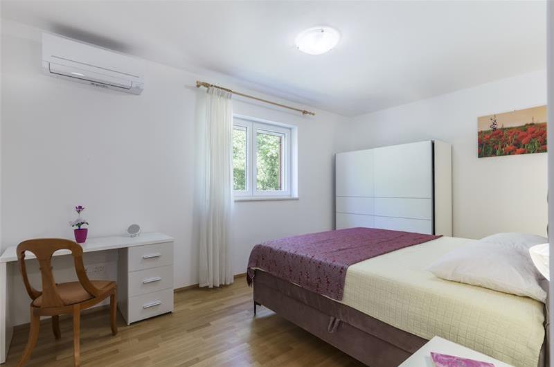 6 bedroom villa with pool near Labin, Istria, sleeps 12